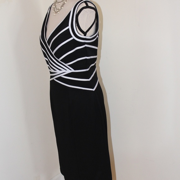 White House Black Market, crisscross bust pattern sleeveless dress - Picture 3 of 7